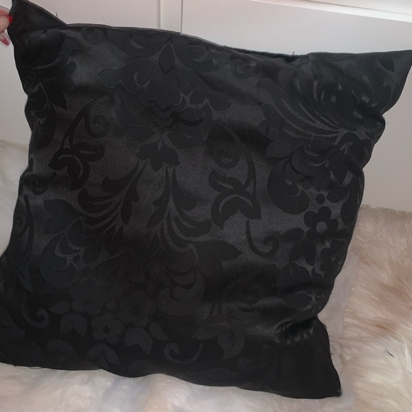 Matching pillow set - Picture 2 of 3